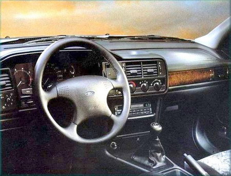 Передняя панель Ford Scorpio в комплектации Topas